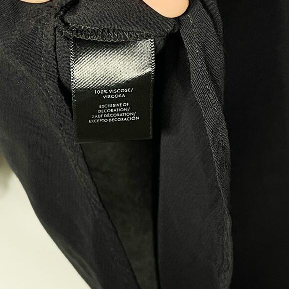 Ann Taylor Medium M Black Floral Embroidered 3/4 Sleeve Blouse V Neck Top - Picture 8 of 9